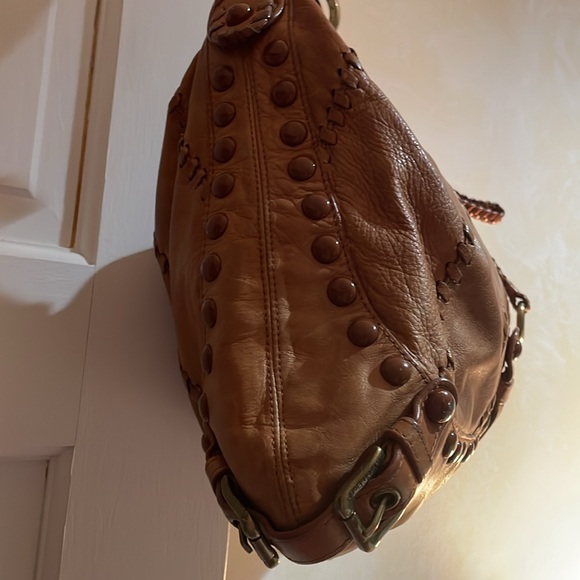 Isabella FIORE soft caramel color hobo style bag approx 16” w X 10” h 5.5” D - Picture 6 of 16